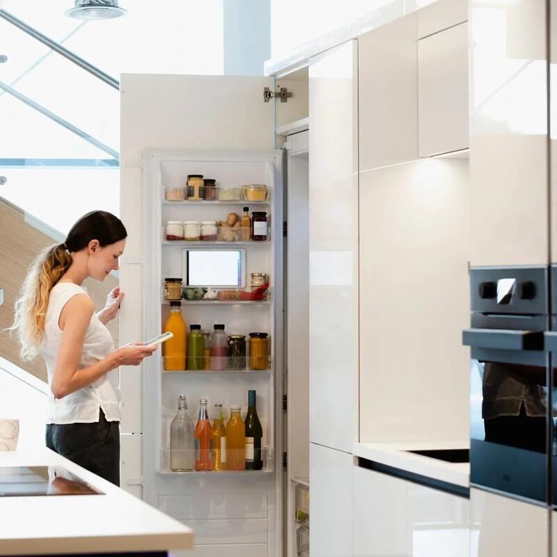 tủ lạnh bị nóng bên ngoài có sao không